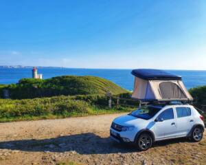 Tente de toit Hussarde NaïtUp bord de mer